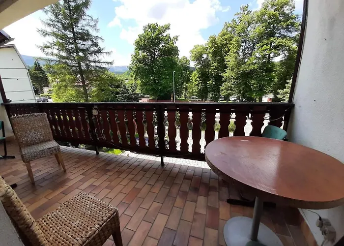 호텔 Uslugi Hotelarskie 2*