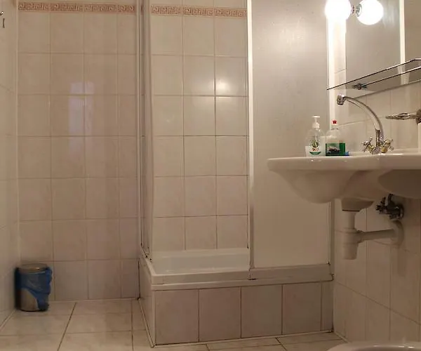 Uslugi Hotelarskie 2*