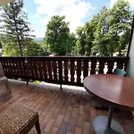 ホテル Uslugi Hotelarskie 2*