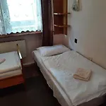 ホテル Uslugi Hotelarskie 2*