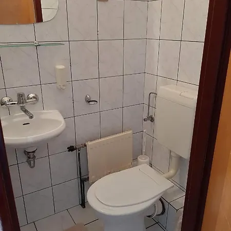 Uslugi Hotelarskie 酒店 2*