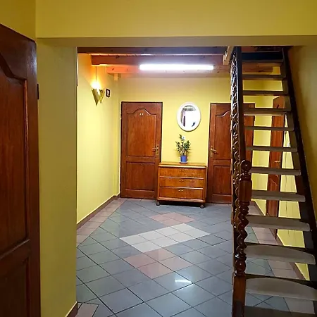 Hotel Uslugi Hotelarskie 2*