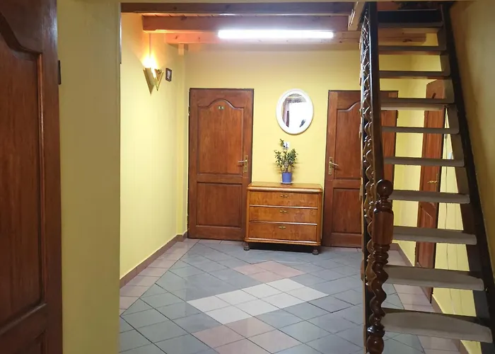 Uslugi Hotelarskie فندق 2*