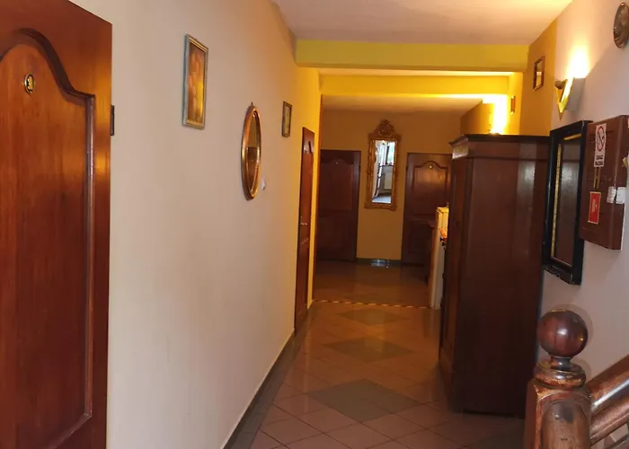 Uslugi Hotelarskie فندق